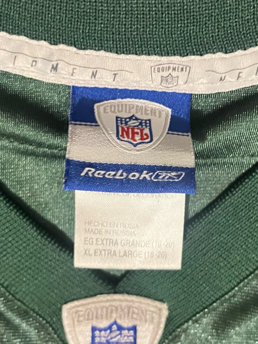 Vintage Reebok New York Jets Football Jersey Featuring Santana Moss. - Picture 4 of 7